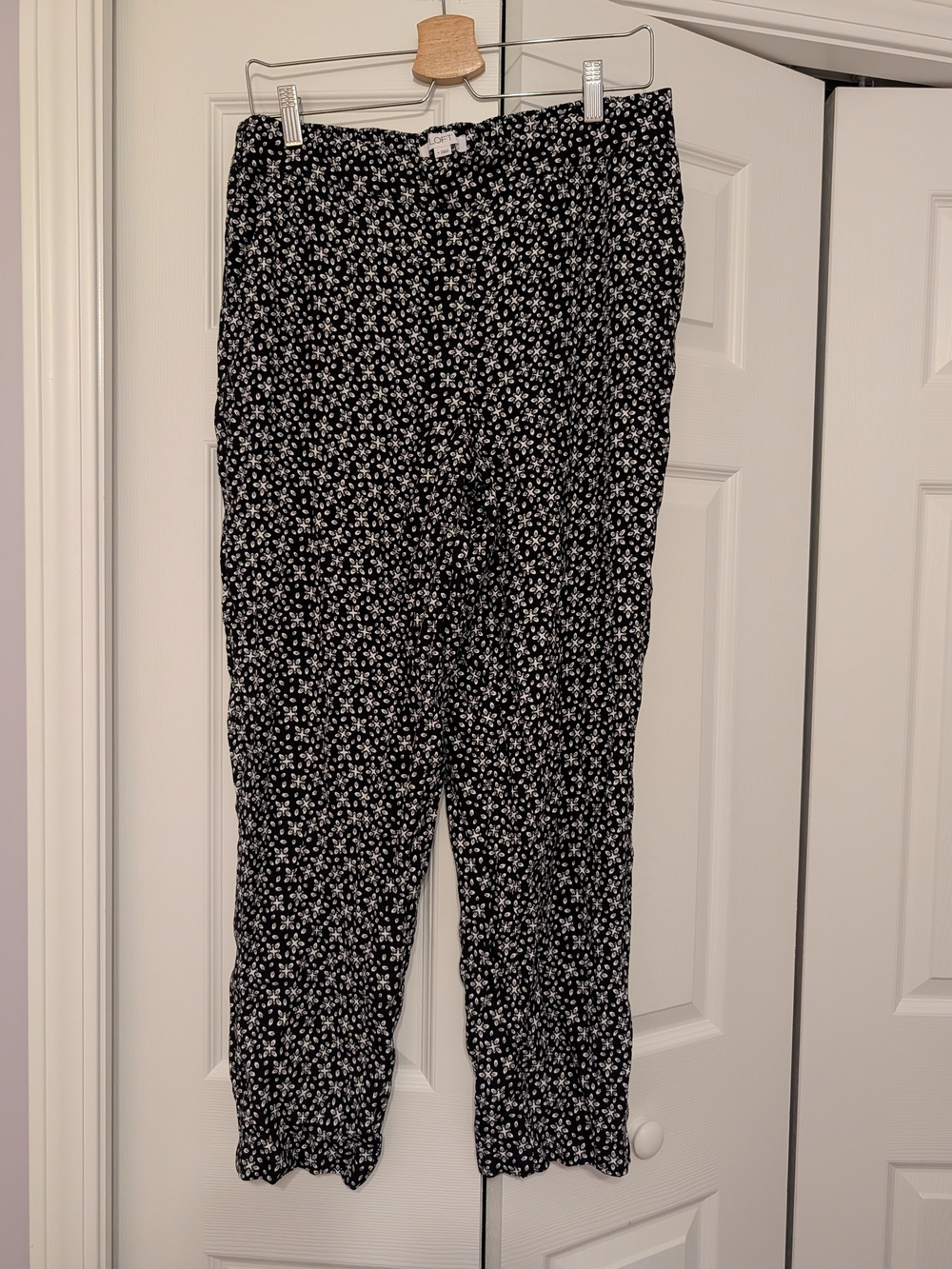 LOFT Black & White Floral Cropped Pants